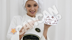 Diana Dumitrescu sI Ducu Ion nu se pot abtine nici cand sunt la munca. Vezi aici ce gest dezinhibat a facut blonda de fata cu colegii de platourile
