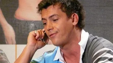 Fotografiile pe care toate romancele asteptau sa le vada! Razvan Fodor, dezbracat in sufragerie