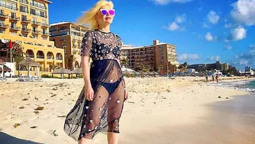 Cum arată Loredana Groza în costum de baie la 48 de ani!