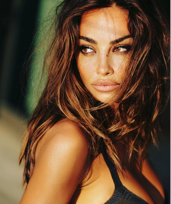 Mădălina Ghenea a stat față în față cu femeia care a hărțuit-o. Foto: Instagram / Mădălina Ghenea