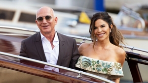Lauren Sánchez, logodnica lui Jeff Bezos, și-a cumpărat ținute românești. Piesa vestimentară care i-a cucerit inima