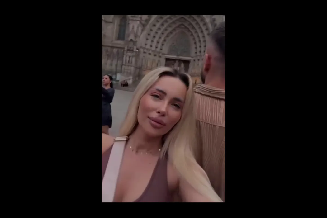 L-am găsit pe iubitul Oanei Monea! Primele imagini cu Alex, tânărul tatuat care conduce un Ferrari