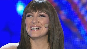 Apariţie răvăşitoare! Andra, intr-o rochie scurtă din pene si cu o schimbare radicală de look! Uite cum arată acum