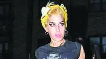 Clubul iluminat cu urina si transpiratie