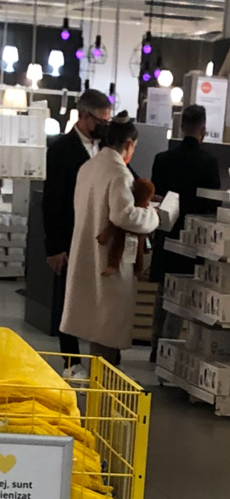 Fiica Andreei Esca prinsă cu maimuța,  la "vânătoare" de chilipiruri! La asta nu te-ai fi așteptat de la Alexia Eram!