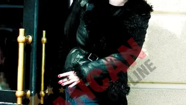 Ii e frica sa stea singura