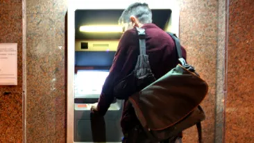 Bancomatele sunt la fel de murdare ca toaletele publice