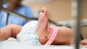 Caz șocant în Dâmbovița! Un bebeluș a ajuns la spital, înjunghiat în abdomen