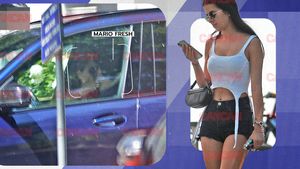 Iubițica nu se poate dezlipi de Mario Fresh și... Fostul ”ginere” al Andreei Esca a dat-o pe spate! Sărut pasional ”palmat” în mașină! Fotografii trăsnet cu noua cucerire