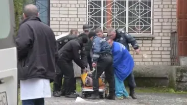 Imagini şocante! Un bărbat a intrat cu două grenade în sala de judecată şi le-a detonat!