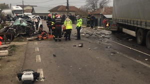 Accident cumplit în județul Prahova! O mașină a fost spulberată de un TIR