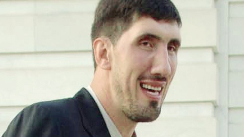 Ce mai face URIASUL Ghita Muresan in SUA? II invata copiii saraci sa joace baschet! Cum l-au poreclit americanii!
