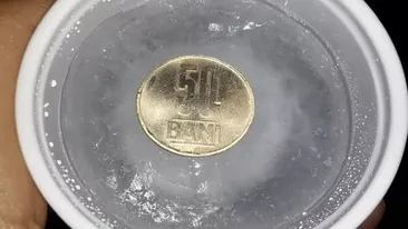 Ce se întâmplă dacă pui o monedă în congelator. Trucul care îți salvează alimentele atunci când pleci de acasă