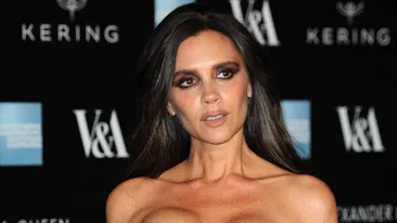 S-a aflat motivul pentru care VICTORIA BECKHAM nu zâmbeşte niciodată! 