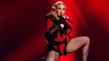 Madonna, sexy la aproape 60 de ani! S-a pozat cu un decolteu provocator 
