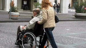 "Dacă faci asta, te umplu de aur!" Propunerea indecentă făcută de un pensionar badantei care îl îngrijea