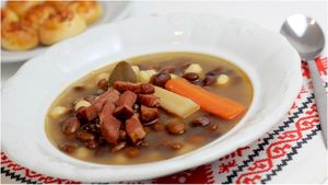 Cea mai ieftină ciorbă cu carne costă doar 9 lei (4 porții). Cum se face, pas cu pas, această rețetă