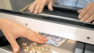 Cum a fost o ieșeancă păcălită de o casă de amanet. A cumpărat o brățară din aur, dar când a ajuns acasă, a avut parte de un șoc