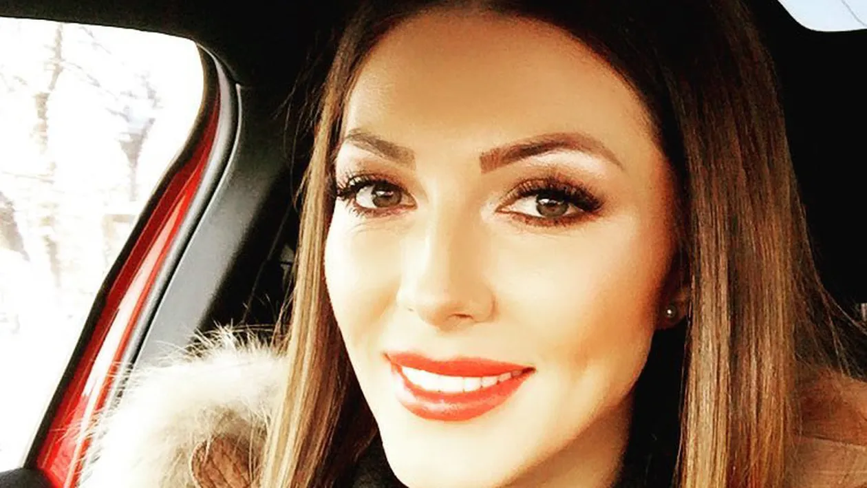 Începe tot mai tare să se vadă burtica de gravidă! Chiar ILINCA VANDICI le-a arătat tuturor imaginea, după care a făcut anunţul