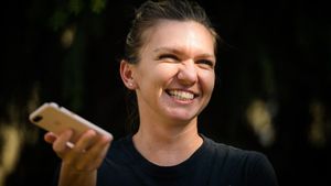 Motiv de sărbătoare pentru Simona Halep, în plin scandal de dopaj. "Doamna doctor!" Ce surpriză i-au făcut fanii | FOTO