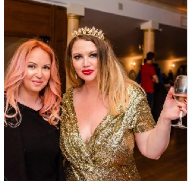 Oana a ciocnit un pahar de ziua ei