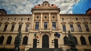 Curs BNR 24 octombrie. Euro scade uşor în ziua în care dobânzile au atins maximul din acest an