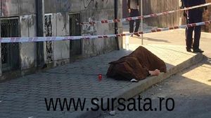 Șocant! Un cadavru a fost aruncat din mașină, pe străzile din Pitești. S-a aflat cine este victima