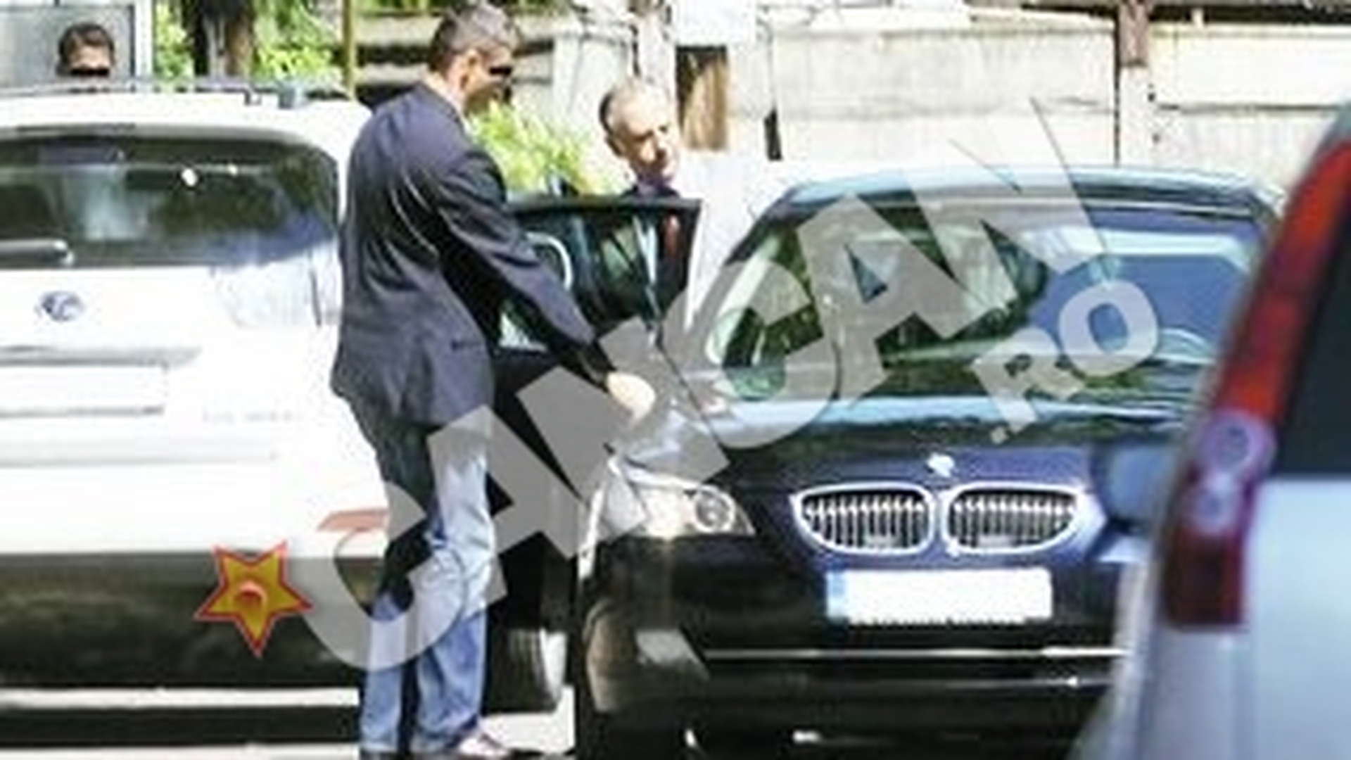 De la vot, direct la biserica. Duminica in familie, cu Geoana si fetele sale
