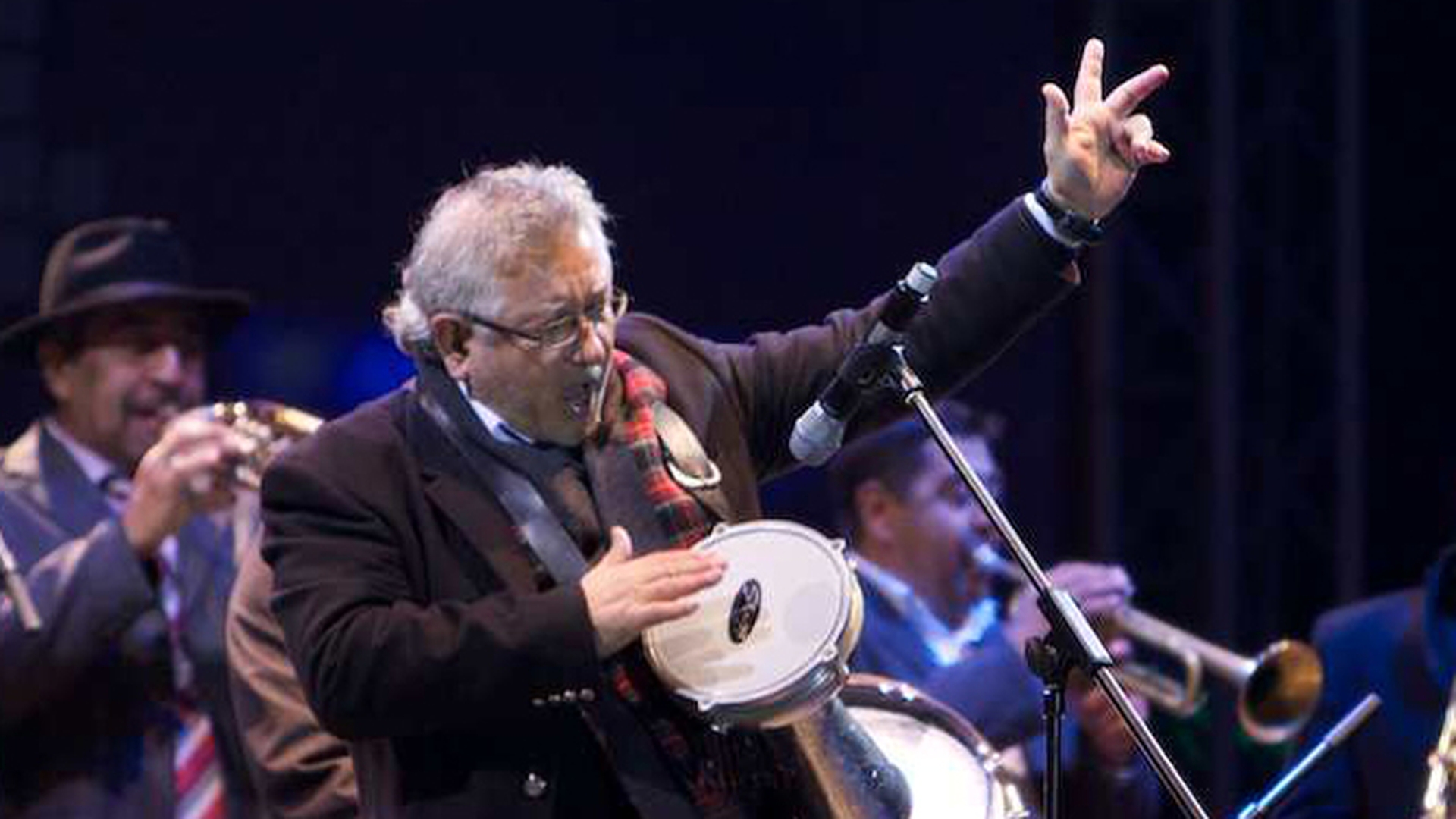 Ovidiu Lipan Tandarica s-a saturat de atata iubire: "Craciun Fericit! Masa imbelsugata! Nu fiti cuminti!!