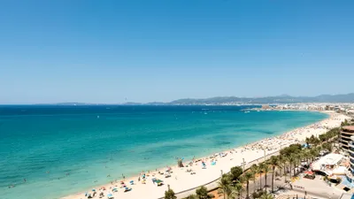 Doi turiști, atacați cu o curea și un antifurt de bicicletă după ce au refuzat serviciile unor prostituate, într-o stațiune celebră din Mallorca