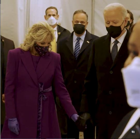 Jill Biden, apariția ravisantă la ceremonia de învestire a soțului ei în funcţia de preşedinte al SUA. Melania Trump a încălcat tradiţia transferului puterii | FOTO & VIDEO