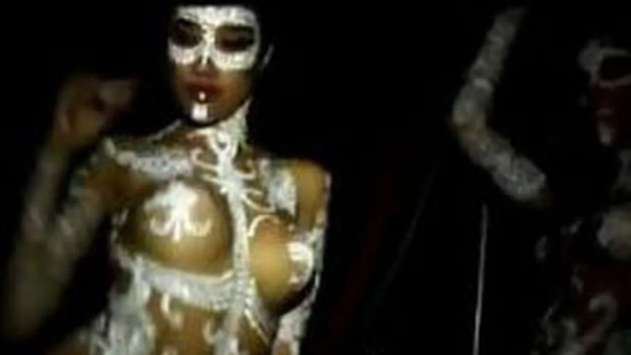 VIDEO Sani goi si semne obscene, in ultimul clip al lui  Sasha Lopez