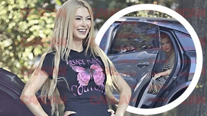 Andreea Bălan s-a dezbrăcat în mijlocul străzii! Ipostaza în care nu credeai vreodată că o poţi vedea! A făcut-o fără ruşine