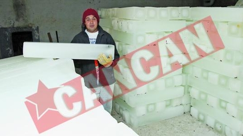 In plina canicula, se imbraca la fel de gros ca in toiul iernii