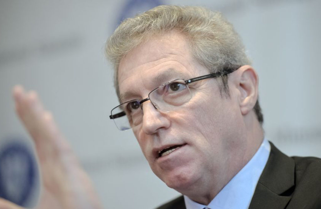 Medicul Adrian Streinu-Cercel, apel către autorități: ”Am rugat să spele bine străzile. Acest virus parşiv se ascunde în praf şi mizerie”