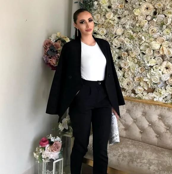 Ce bombă-sexy e sora lui Tavi Popescu! „Bunăciunea” nu ratează niciun meci al FCSB-ului | GALERIE FOTO