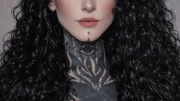 O celebră influenceriță și iubitul ei, găsiți morți. Anchetatorii iau în calcul varianta unei răpiri
