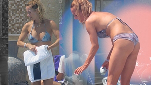 Sexy-mămica a ”rupt” în două litoralul!