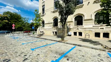 Ce reprezintă locurile de parcare albastre din București. Amenda este enormă dacă cineva oprește acolo ilegal