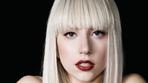 Lady GAGA, complet GOALA! Fanii divei sunt in DELIR! Uite cum apare in cel mai recent clip de promovare