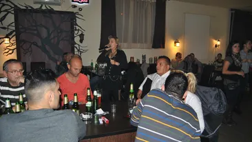 Ce surpriza! Tatal fotbalistului Cosmin Moti e fan inrait al mamei lui Fernando de la Caransebes!