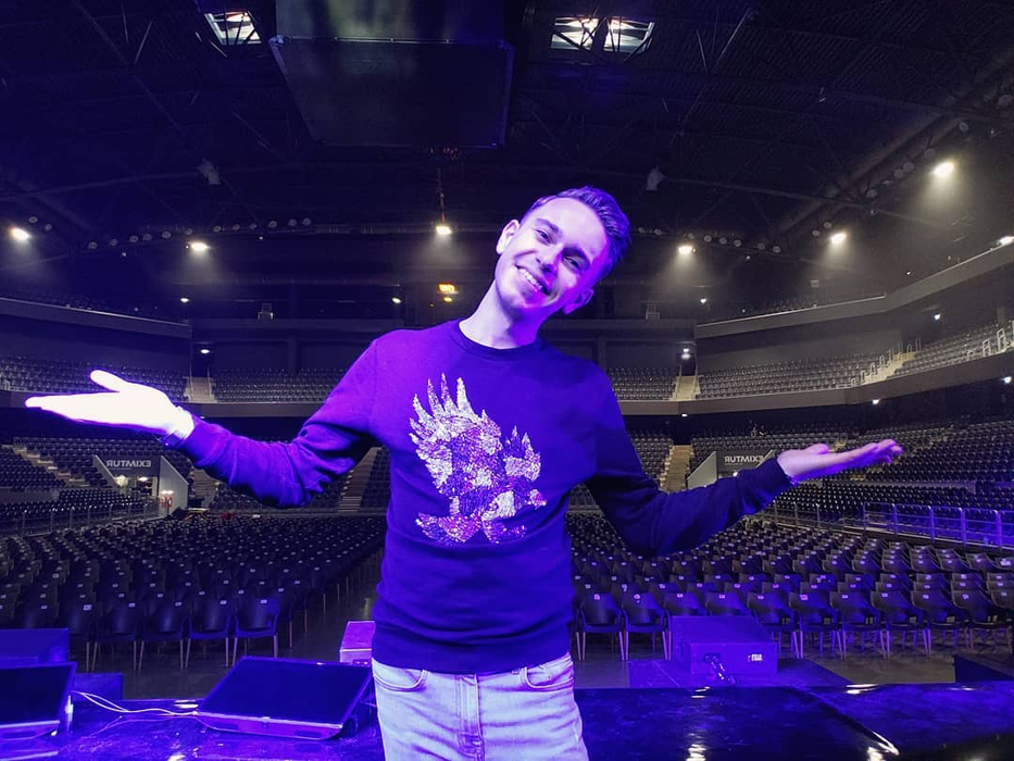 Ce mult s-a schimbat viața lui Narcis Ianău după participarea la Românii au Talent: “Am fost hărțuit doar pentru că eram diferit”. Artistul își dorea să devină preot