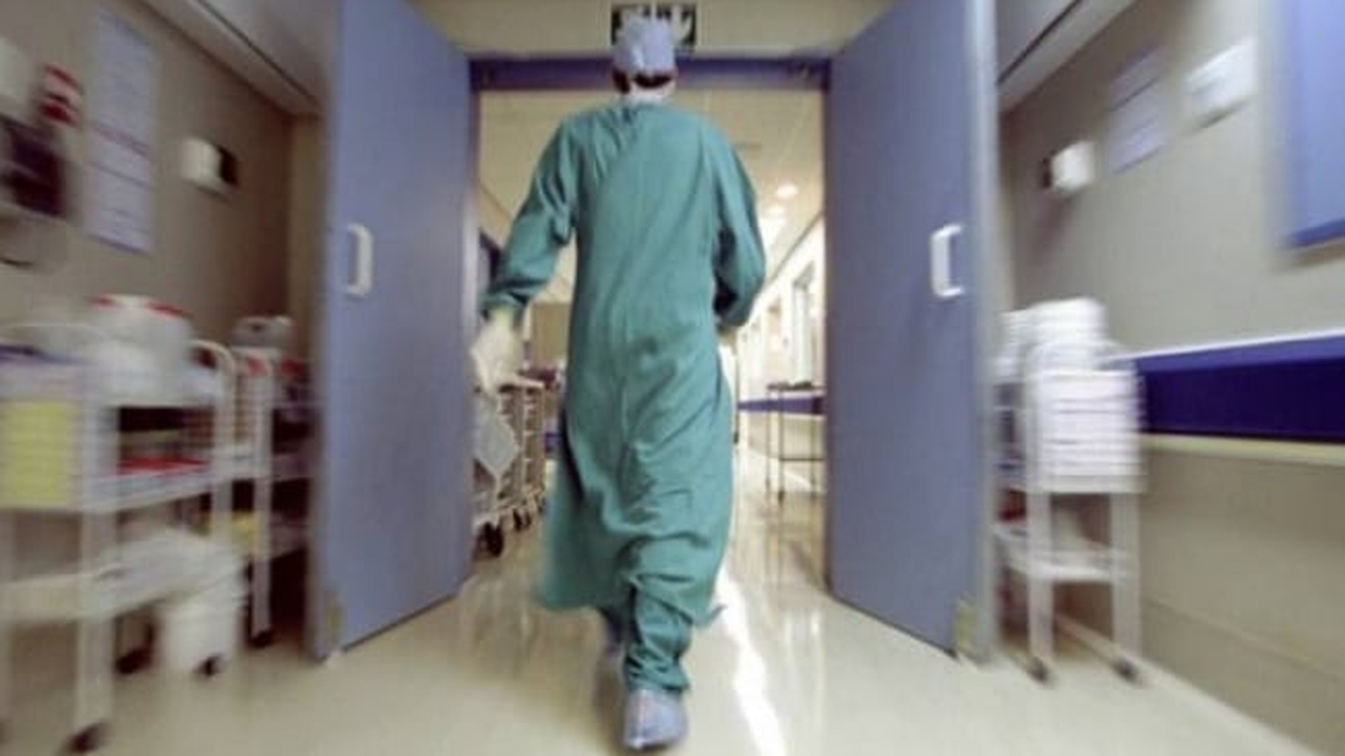 Anunțul făcut de ministrul Sănătății, după ce femeia care a luat foc pe masa de operații a murit: ”Atât eu, cât și…”