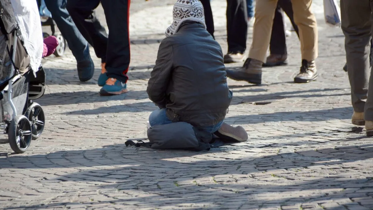 Lecție de modestie predată la un semafor din București. Ce a făcut un cerșetor care a primit 50 de lei de la o femeie