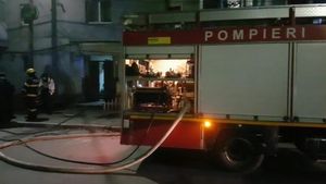 Incendiu într-un apartament din Găești! Fumul i-a scos pe vecini din locuințe