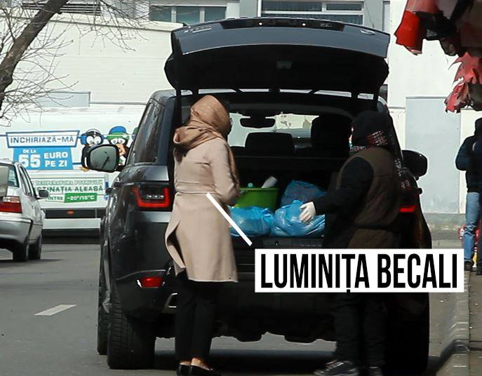 Luminița Becali, ajutată de o vânzătoare