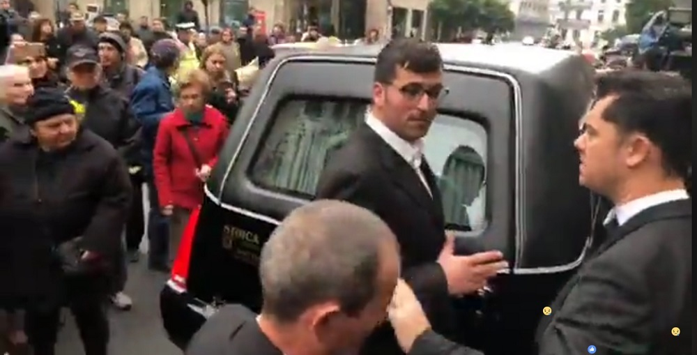 Imagini LIVE de la despartirea de marea actrita! Romania isi ia „adio” de la Stela Popescu!