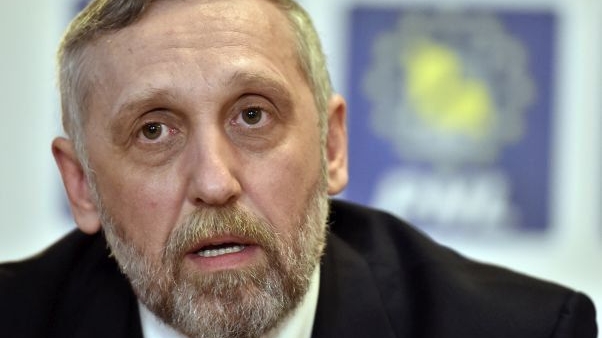 MARIAN MUNTEANU are cheile de la poarta către… Dumnezeu! Ce a făcut la biserică, pe întuneric, după ce a zis “pas” la Primărie!