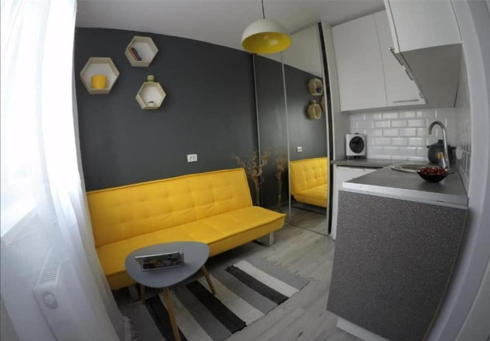 Ireal! Câți euro cere un clujean pe chirie, pentru o garsonieră de 11m². Anunțul a stârnit un val de reacții: ”Nici pentru videochat nu ajunge spațiul”