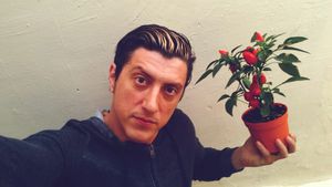 FOTO | Cum arată soția lui Giani din Las Fierbinți. Oana și Costi Diță au doi copii